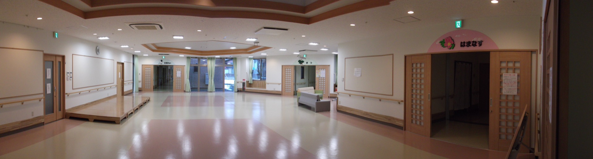 日当たりの良い廊下