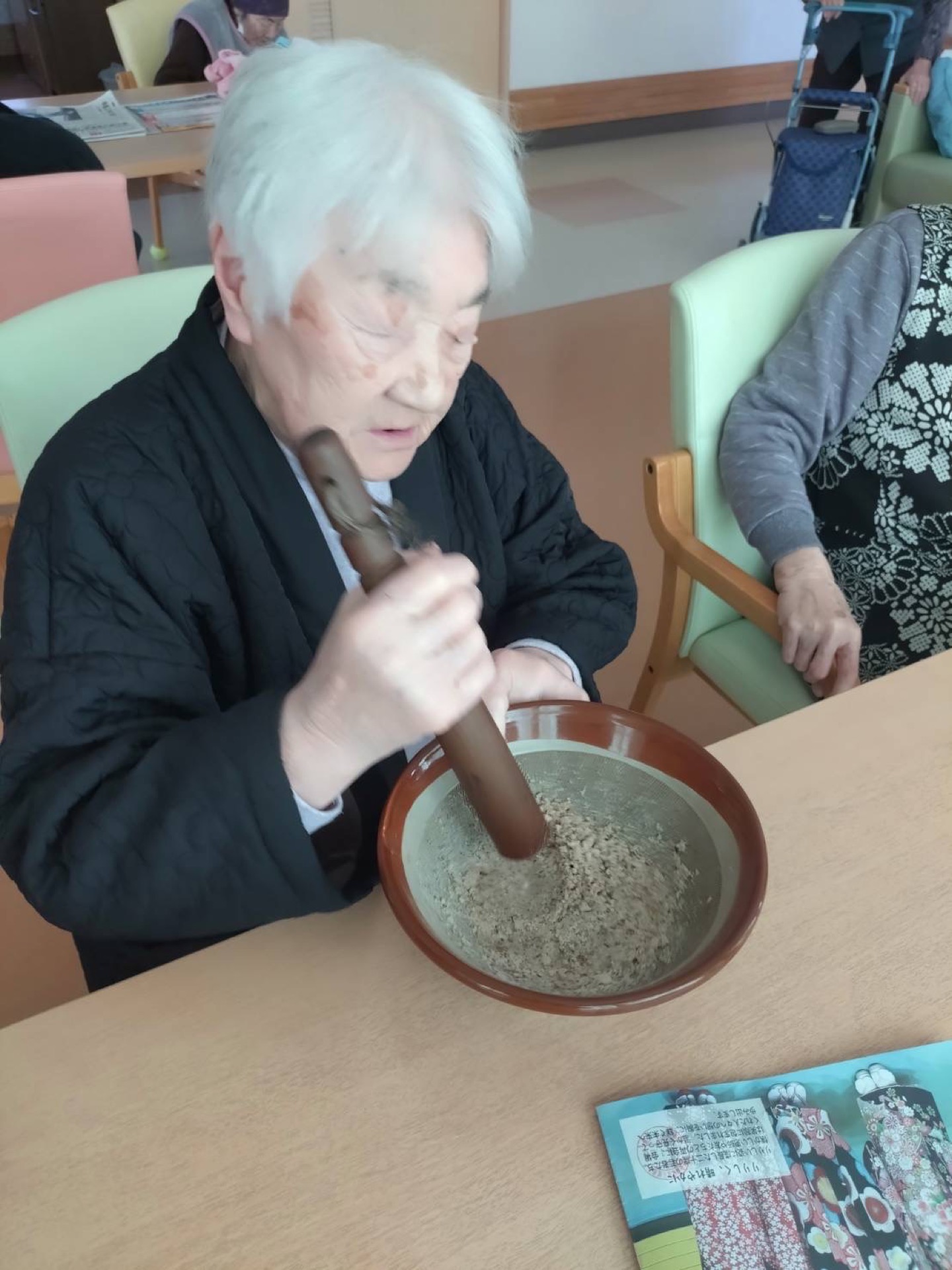 すり鉢で作業するレクリエーション