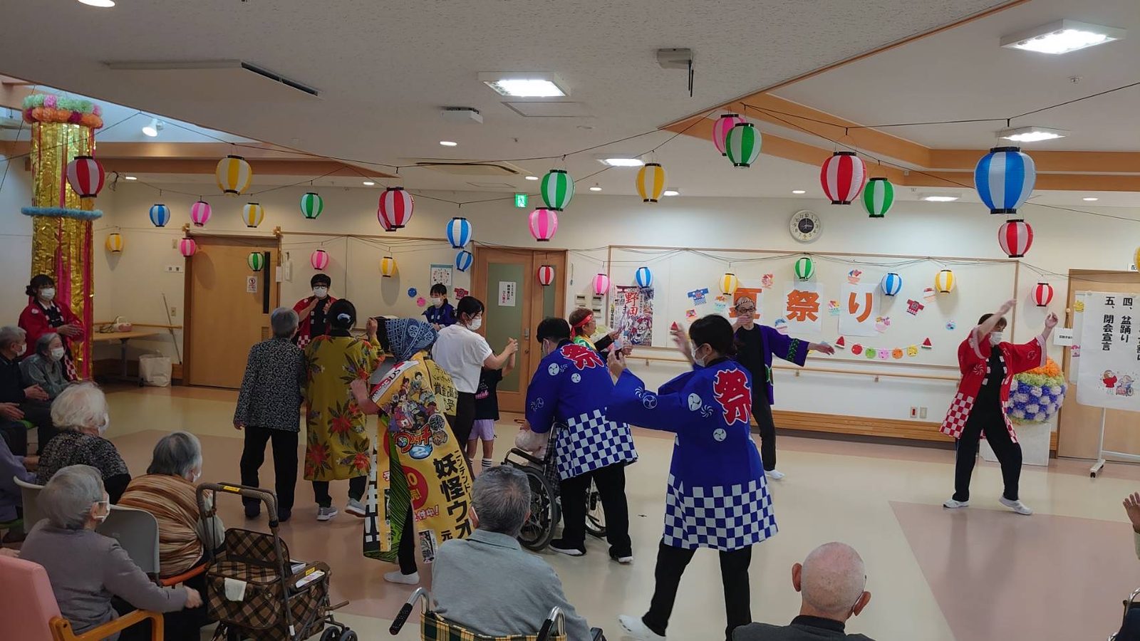夏祭り 会場みんなで盆踊り