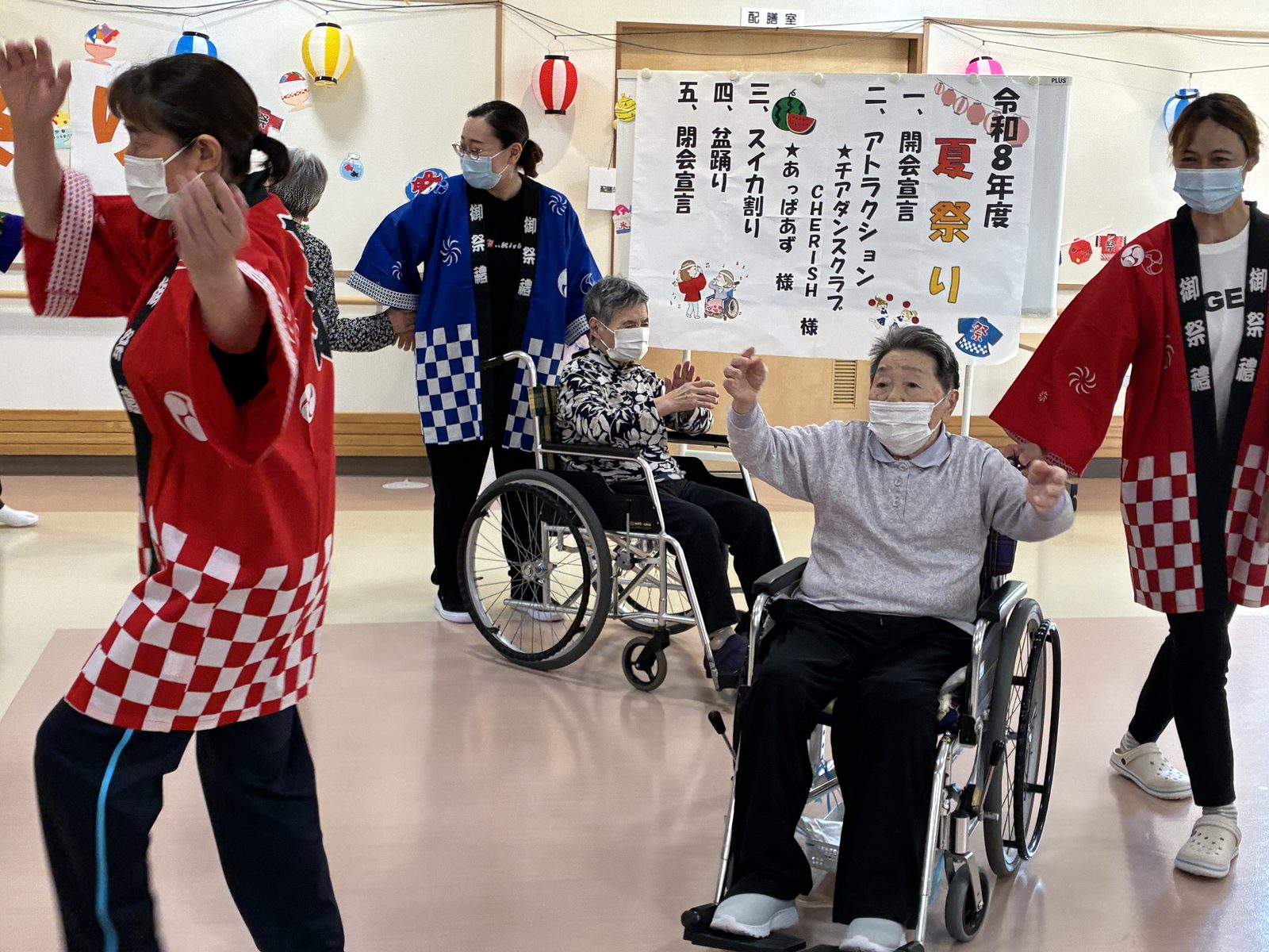 夏祭り 職員と一緒に盆踊り